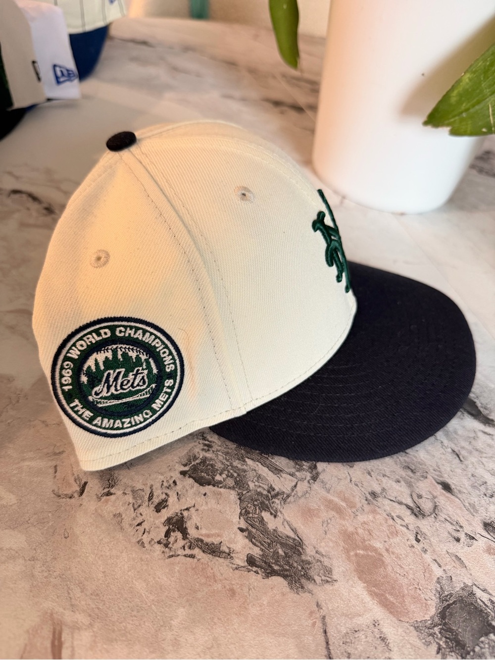 NY Mets Cream and Black Baseball Cap with Green Embroidered Logo - Picture 2 of 3